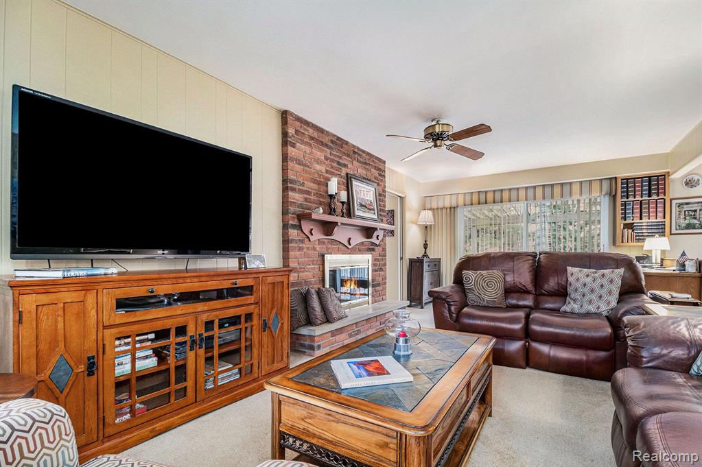 1129 Dolliver Street Rochester Hills, MI 48306 - Photo 5 of 48