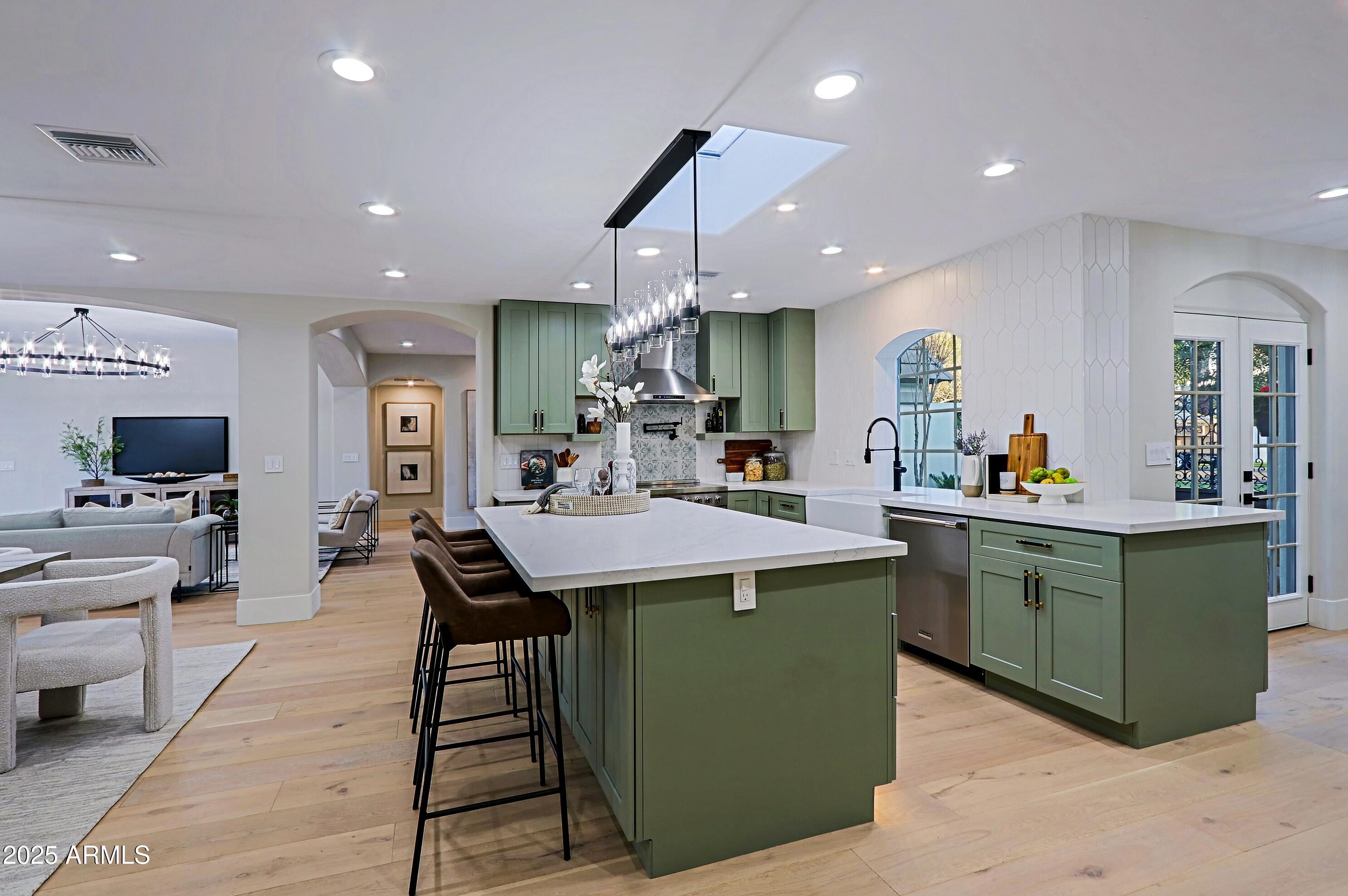 18 West Kaler Drive Phoenix, AZ 85021 - Photo 12 of 77 Kitchen