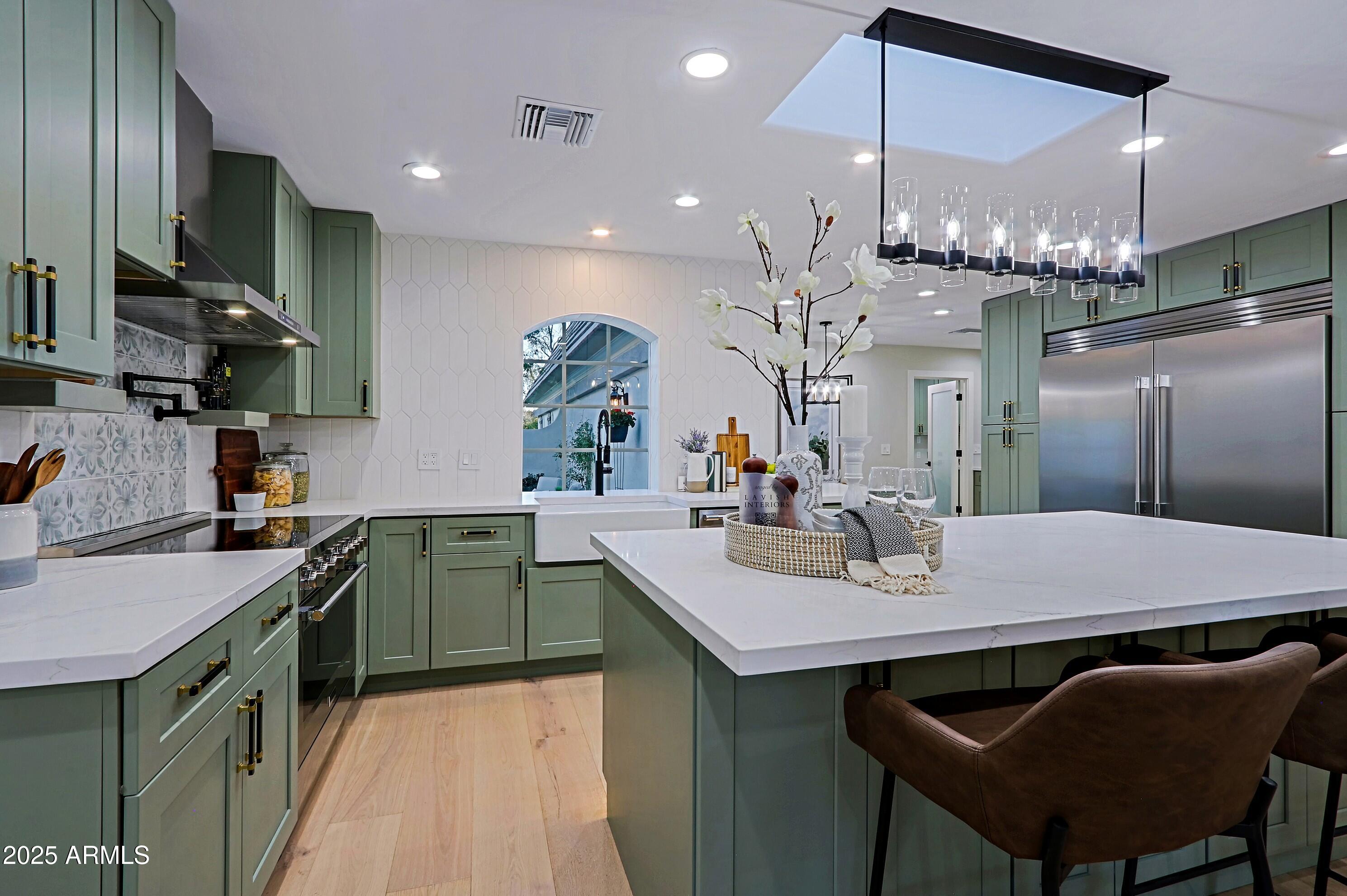 18 West Kaler Drive Phoenix, AZ 85021 - Photo 13 of 77 Breakfast bar