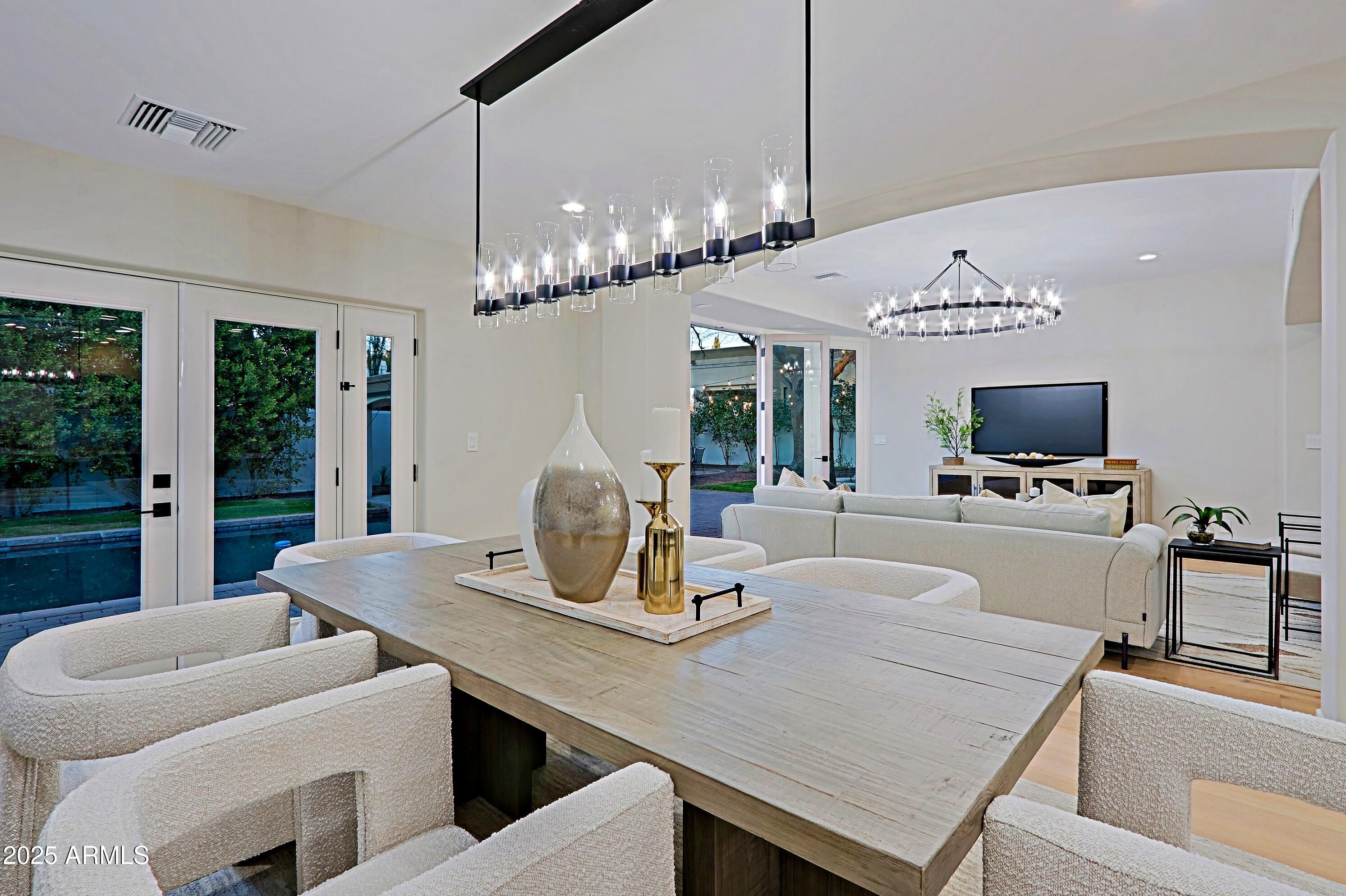 18 West Kaler Drive Phoenix, AZ 85021 - Photo 20 of 77 Dining