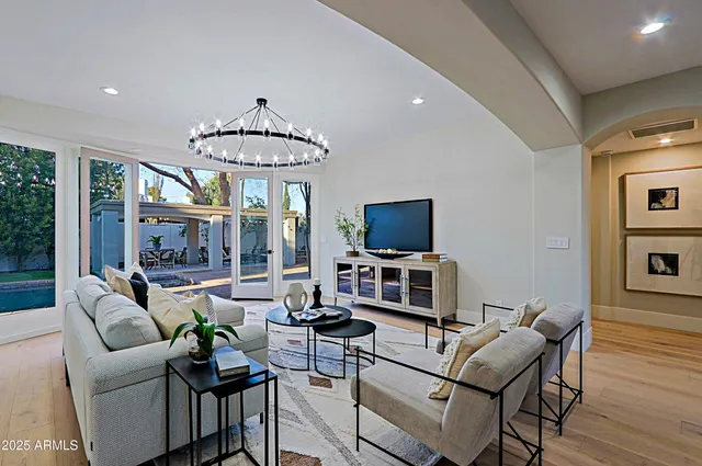 $1,795,000 | 18 West Kaler Drive, Phoenix, AZ 85021