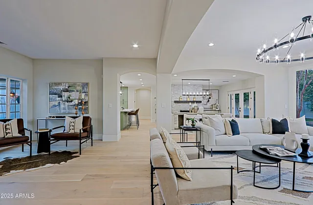 $1,795,000 | 18 West Kaler Drive, Phoenix, AZ 85021