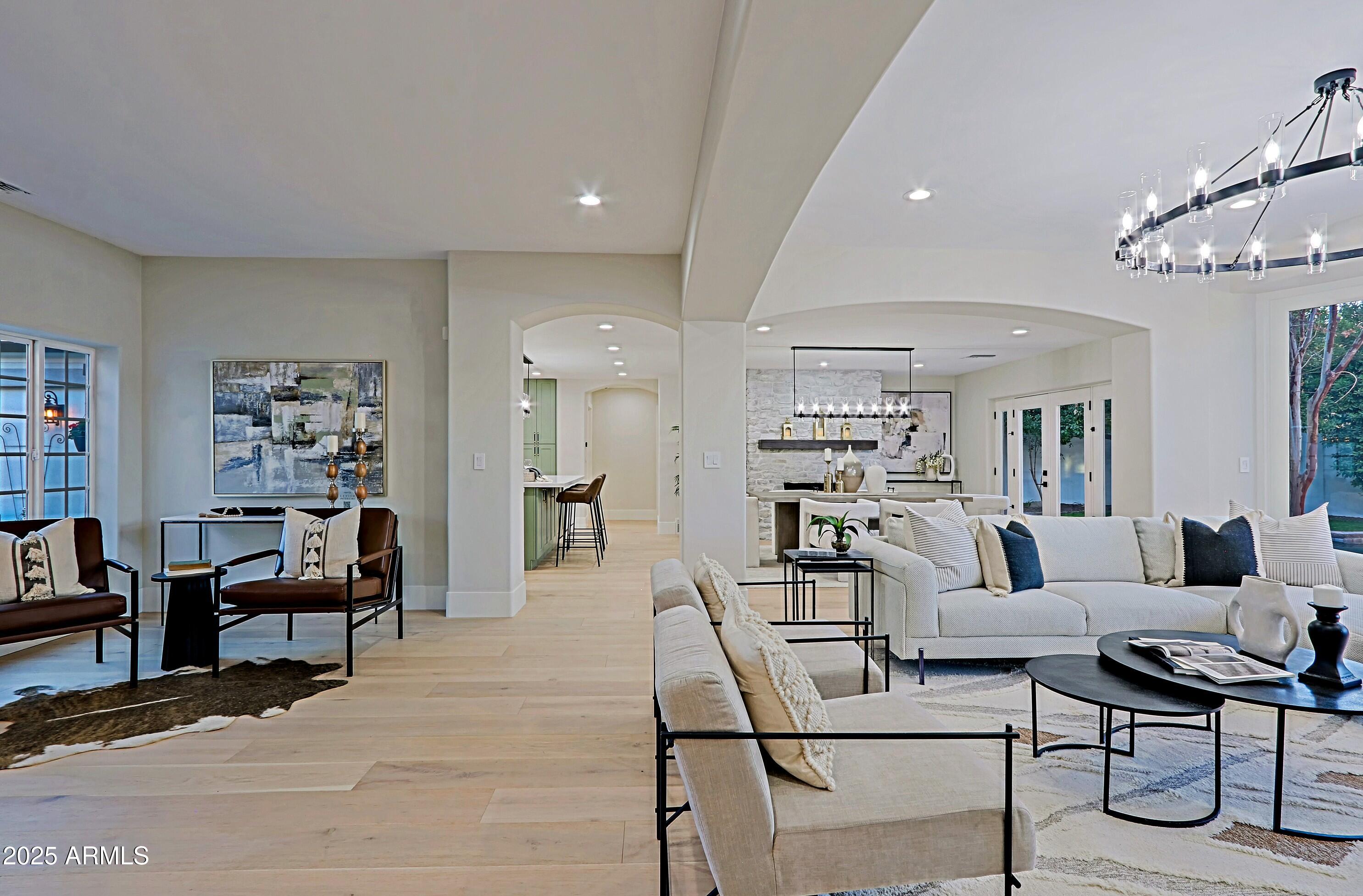 18 West Kaler Drive Phoenix, AZ 85021 - Photo 23 of 77 Living space