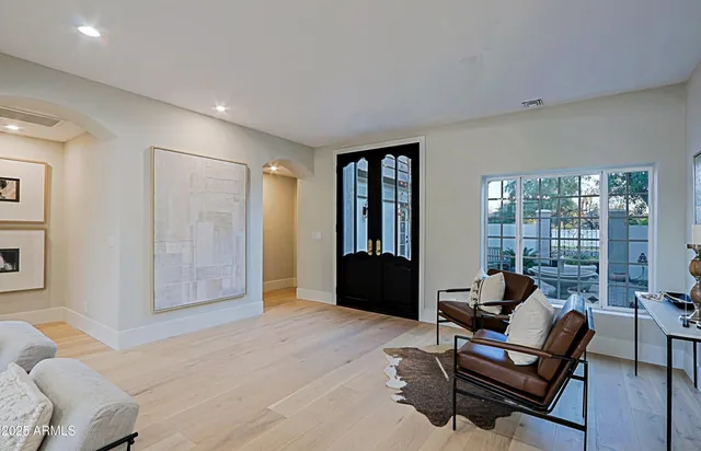 $1,795,000 | 18 West Kaler Drive, Phoenix, AZ 85021