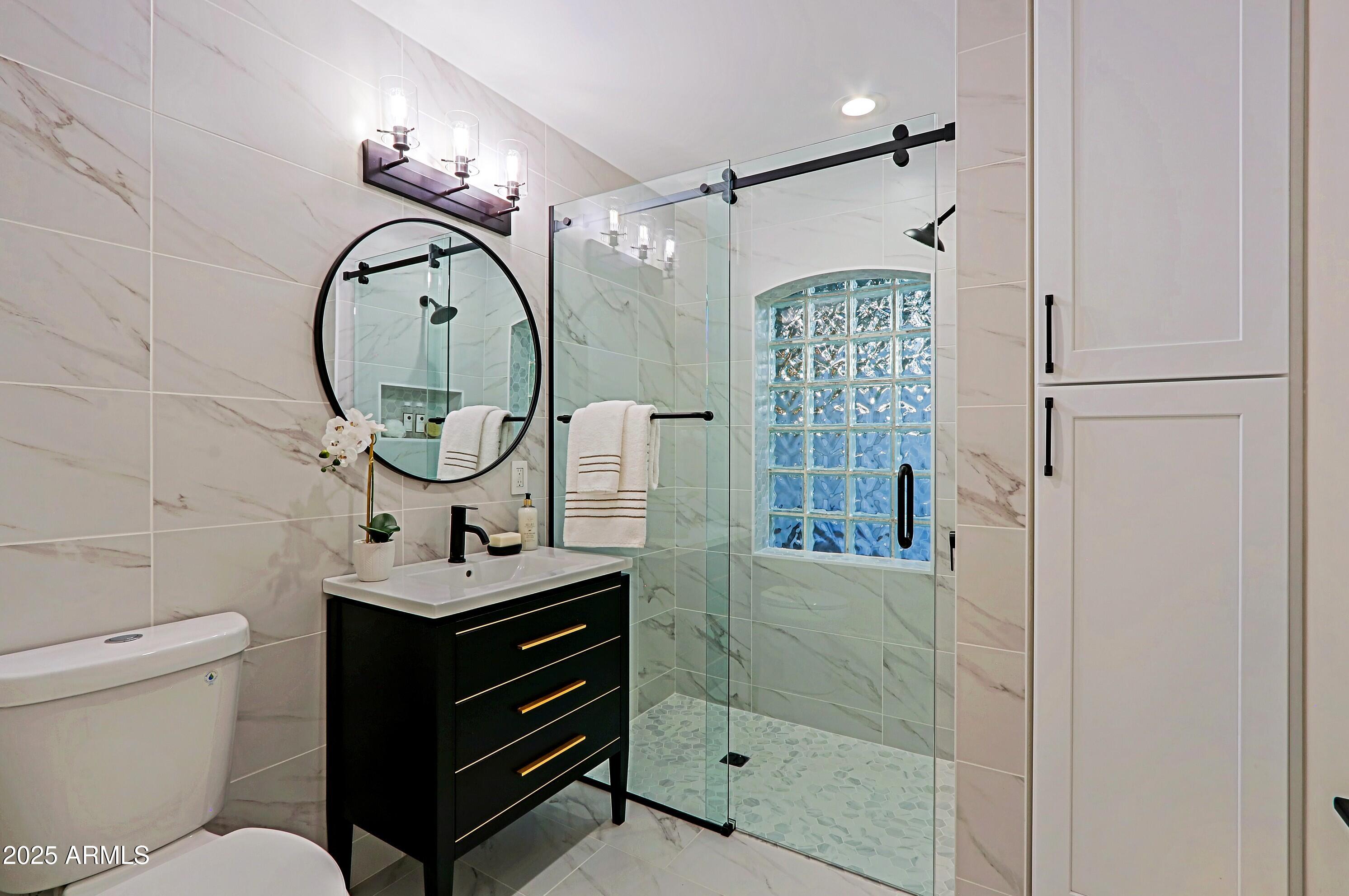 18 West Kaler Drive Phoenix, AZ 85021 - Photo 41 of 77 Guest bathroom