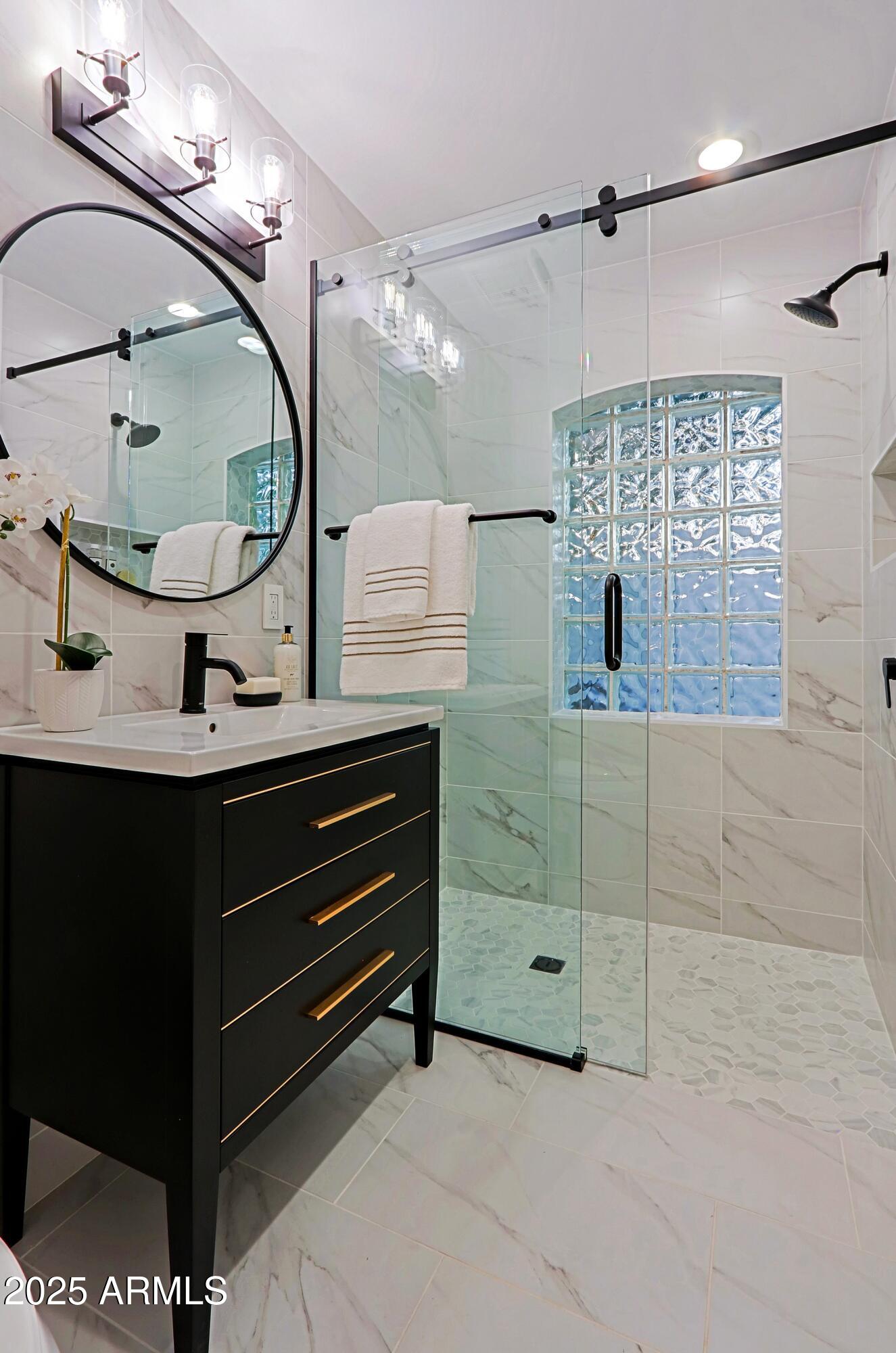 18 West Kaler Drive Phoenix, AZ 85021 - Photo 42 of 77 Guest bathroom