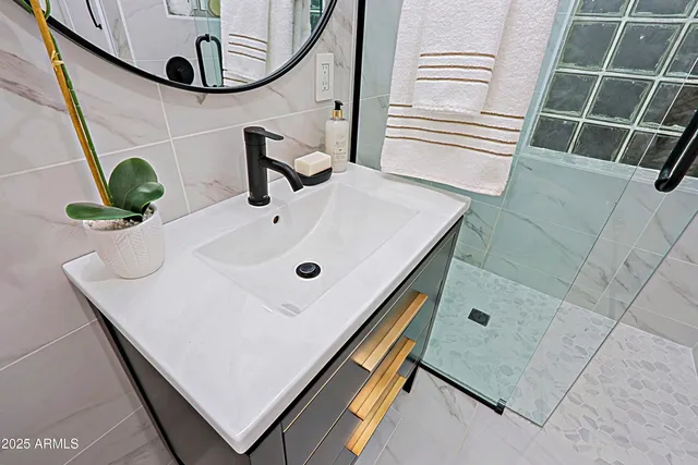 $1,795,000 | 18 West Kaler Drive, Phoenix, AZ 85021