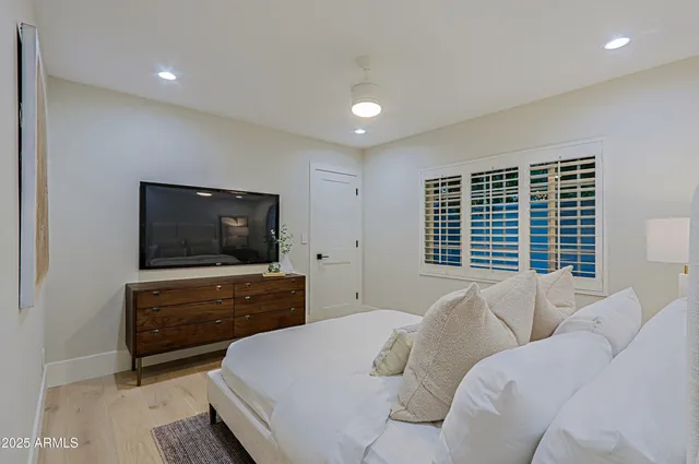 $1,850,000 | 18 West Kaler Drive, Phoenix, AZ 85021