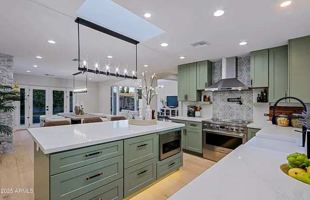 $1,795,000 | 18 West Kaler Drive, Phoenix, AZ 85021