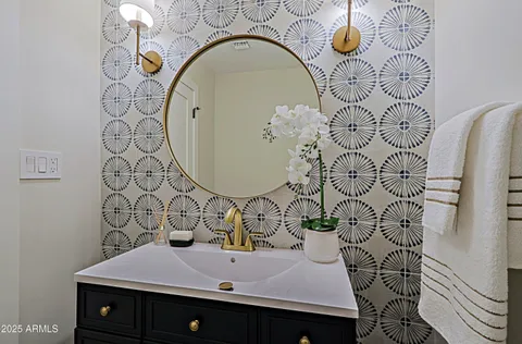 $1,850,000 | 18 West Kaler Drive, Phoenix, AZ 85021