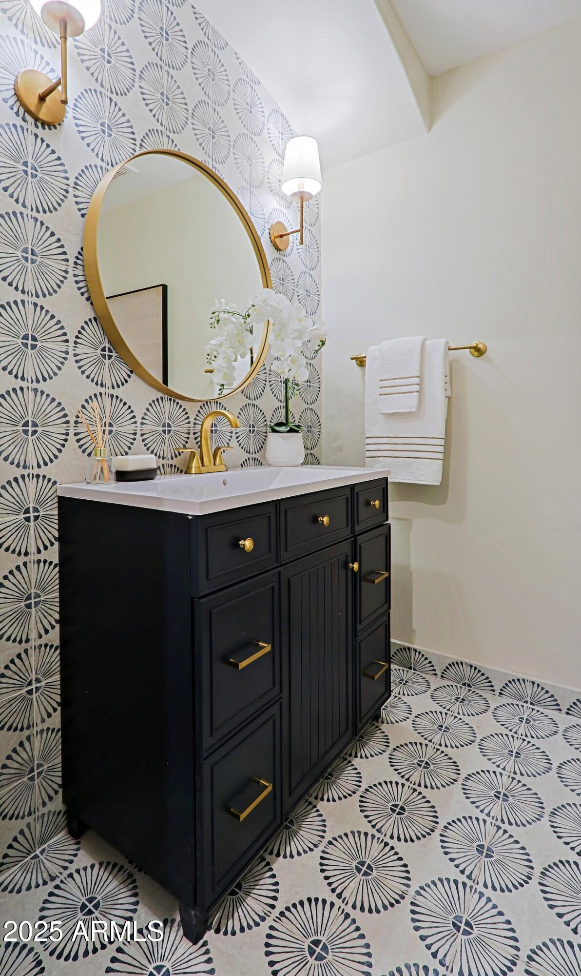 18 West Kaler Drive Phoenix, AZ 85021 - Photo 52 of 77 Powder room