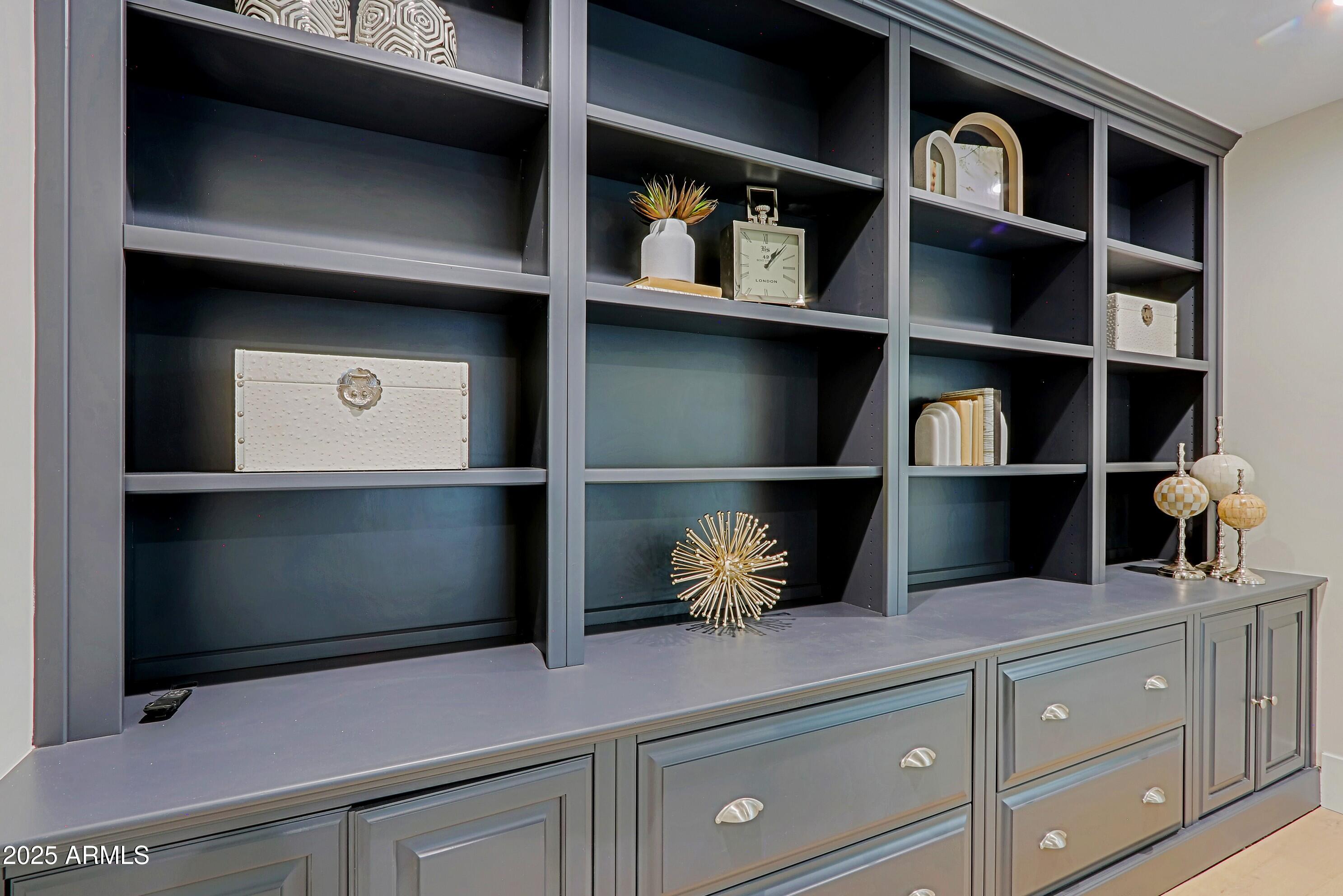 18 West Kaler Drive Phoenix, AZ 85021 - Photo 55 of 77 Office bookshelves