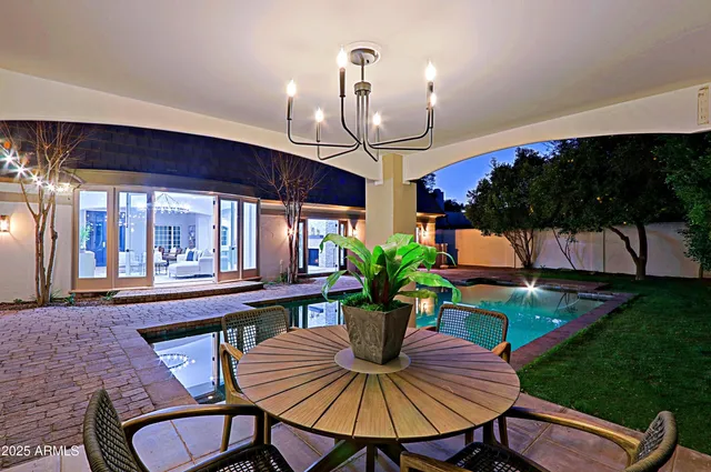 $1,795,000 | 18 West Kaler Drive, Phoenix, AZ 85021