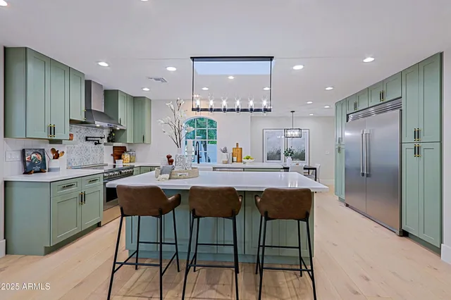 $1,795,000 | 18 West Kaler Drive, Phoenix, AZ 85021