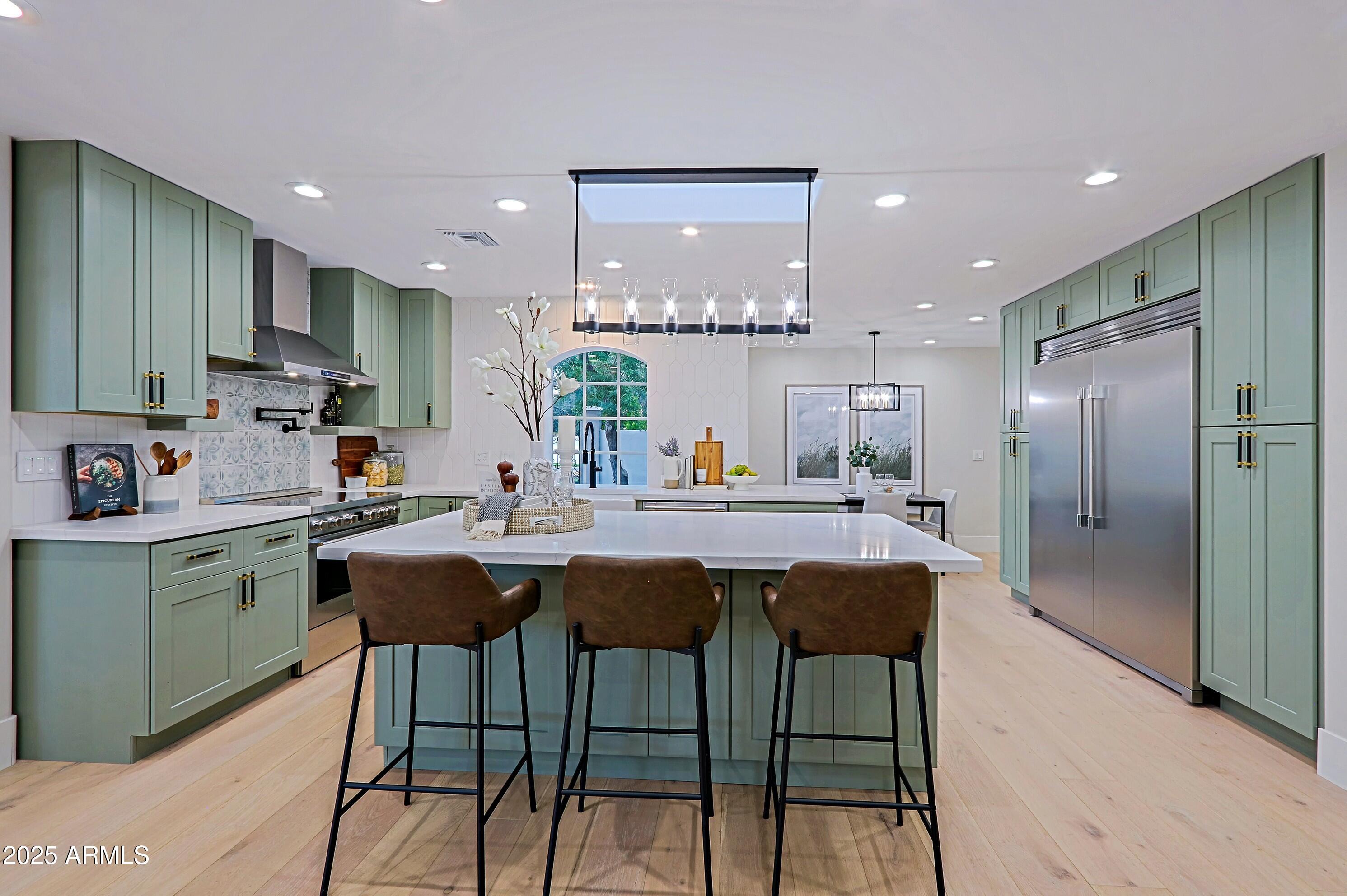 18 West Kaler Drive Phoenix, AZ 85021 - Photo 6 of 77 Gorgeous kitchen