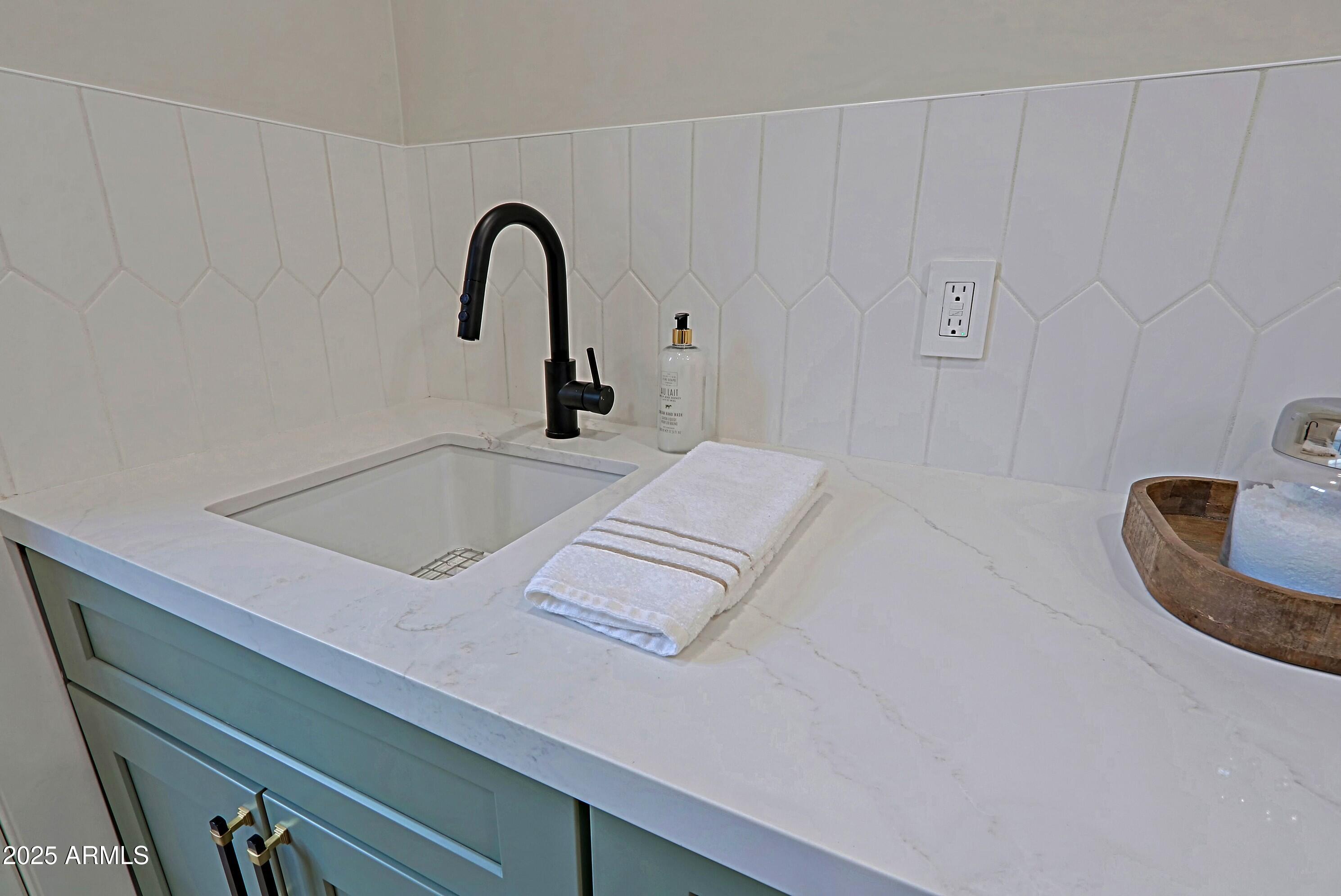 18 West Kaler Drive Phoenix, AZ 85021 - Photo 69 of 77 Laundry sink