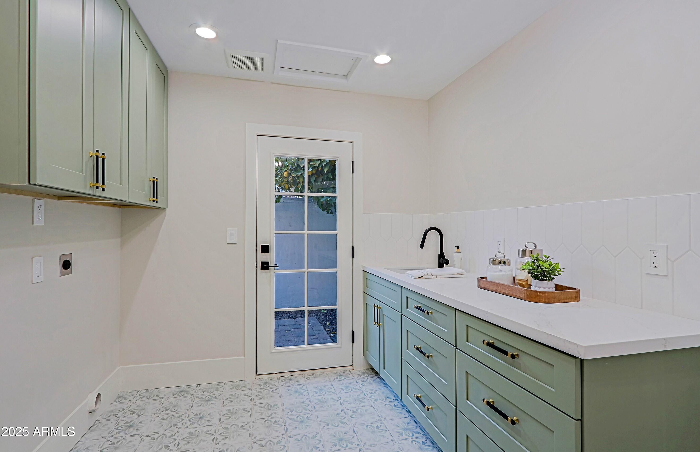 18 West Kaler Drive Phoenix, AZ 85021 - Photo 70 of 77 laundry