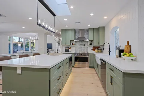 $1,850,000 | 18 West Kaler Drive, Phoenix, AZ 85021