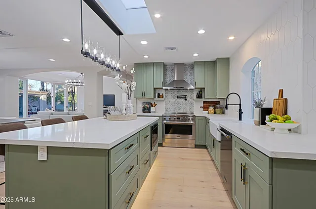 $1,850,000 | 18 West Kaler Drive, Phoenix, AZ 85021