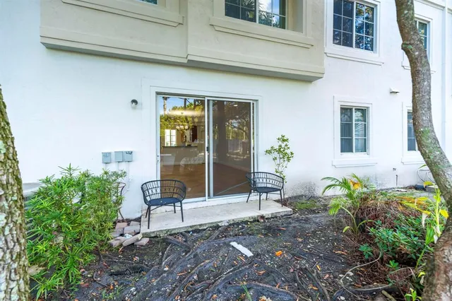 a bench is sitting in front of a house