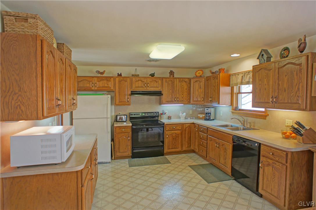 1198 Beaver Valley Road Stroudsburg, PA 18360 - Photo 3 of 35 Gallery Image 3