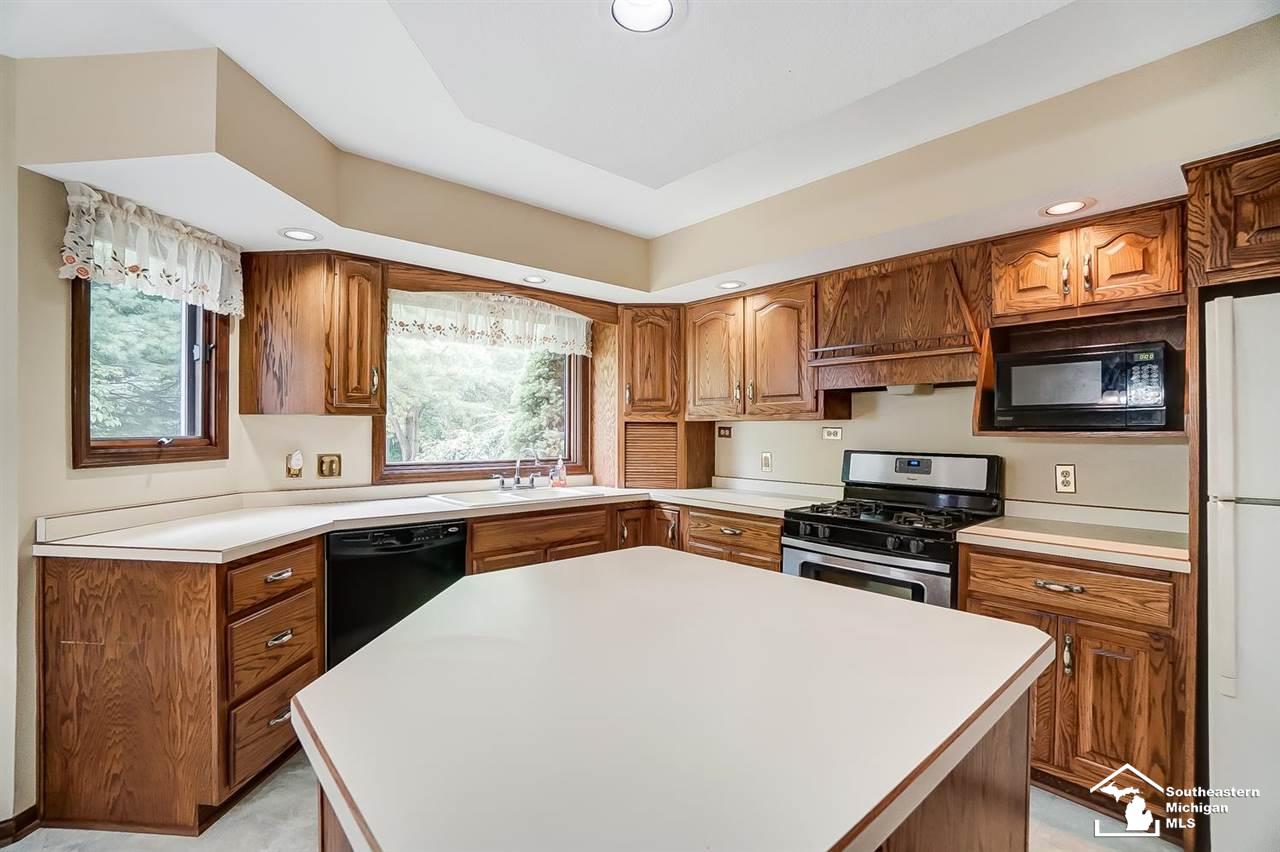 2304 West Sterns Road Temperance, MI 48182 - Photo 16 of 62 50052477-15.JPG