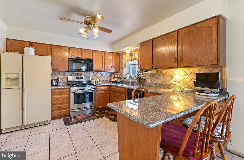 309 Coventry Lane Lititz, PA 17543 - Photo 8 of 28 a kitchen with a stove a sink and a refrigerator