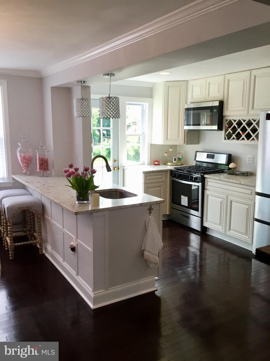 1017 Reverdy Road Baltimore, MD 21212 - Photo 3 of 45