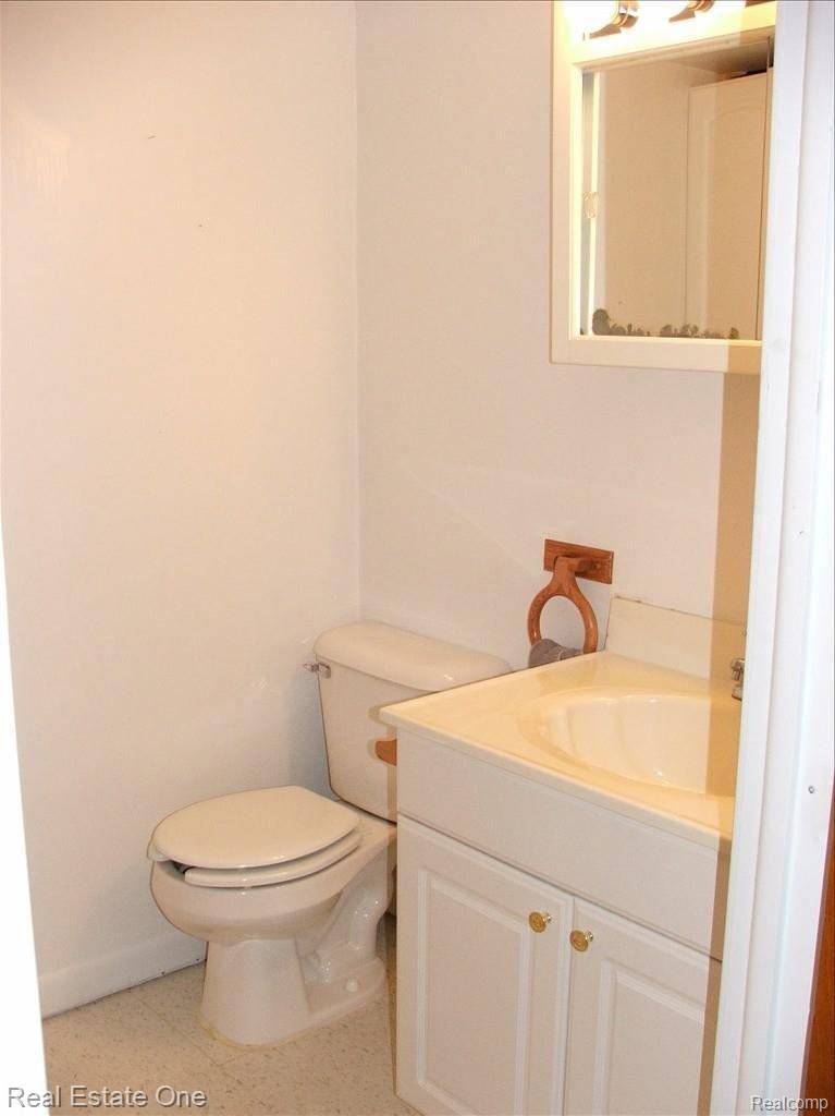 18610 Wick Road Allen Park, MI 48101 - Photo 13 of 17 Basement Bath