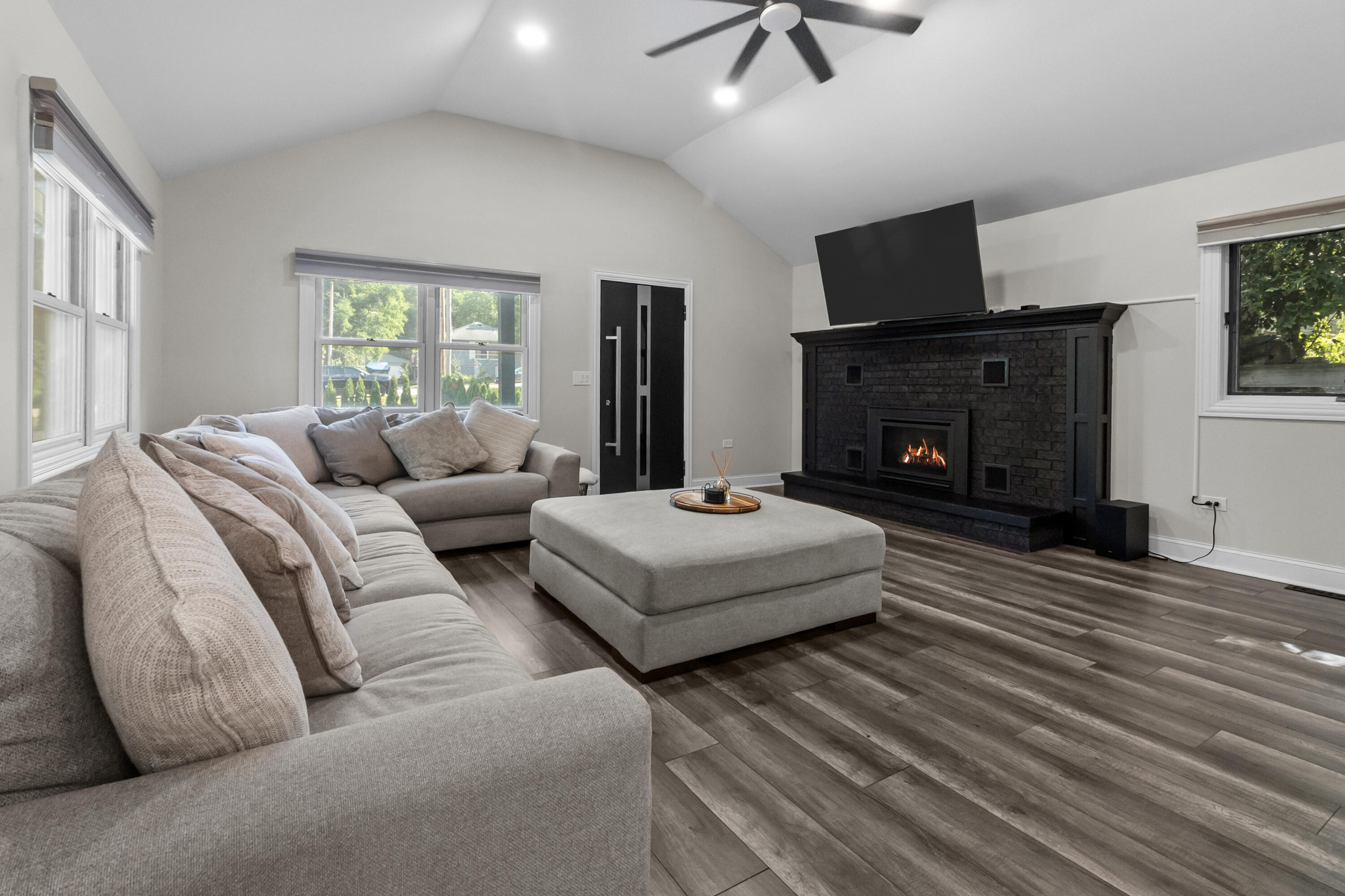 78 Congress Street Williams Bay, WI 53191 - Photo 20 of 45 Living Room