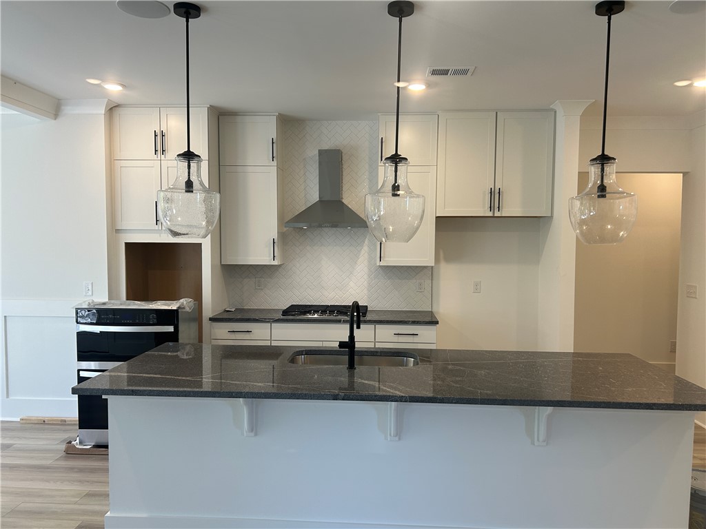 131 Shale Drive Central, SC 29630 - Photo 5 of 11 This newly constructed kitchen features an expansive island and contemporary finishes throughout.