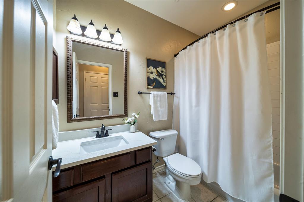 2036 Signal Ridge Place Rockwall, TX 75032 - Photo 20 of 28 This is the hall bath