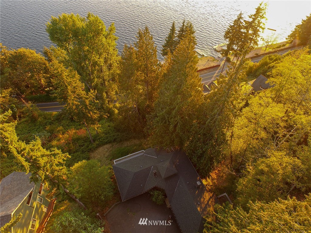 3046 North Shore Road Bellingham, WA 98226 - Photo 2 of 24 Gallery Image 2