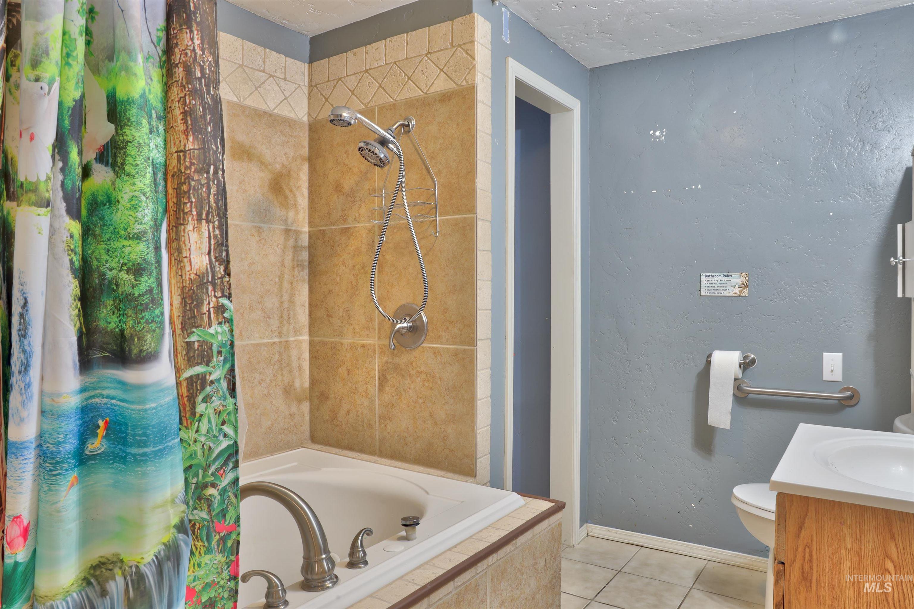 526 Ridge Drive Nampa, ID 83686 - Photo 19 of 21 Full bathroom featuring tiled shower & jacuzzi tub.