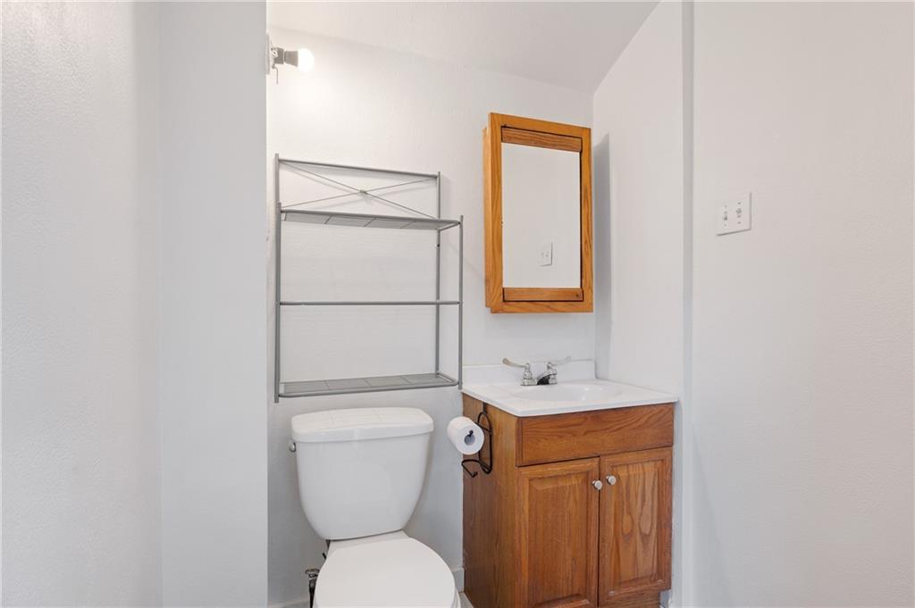 701 Maple Way Oakmont, PA 15139 - Photo 16 of 26 a bathroom with a toilet sink and mirror