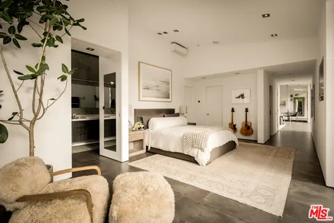 $9,600,000 | 1347 Palms Boulevard, Venice, CA 90291