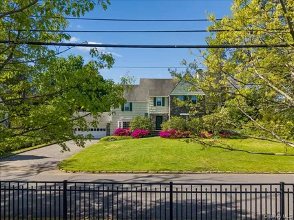 $1,199,000 | 21 Country Club Lane, Pelham, NY 10803