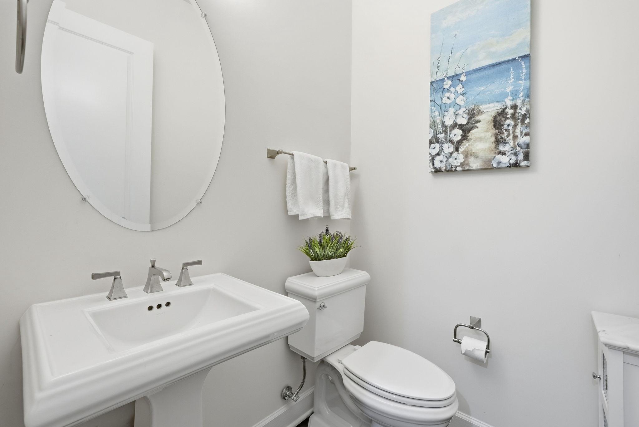 2867 Hill Road Vienna, VA 22181 - Photo 5 of 66 Main level powder room