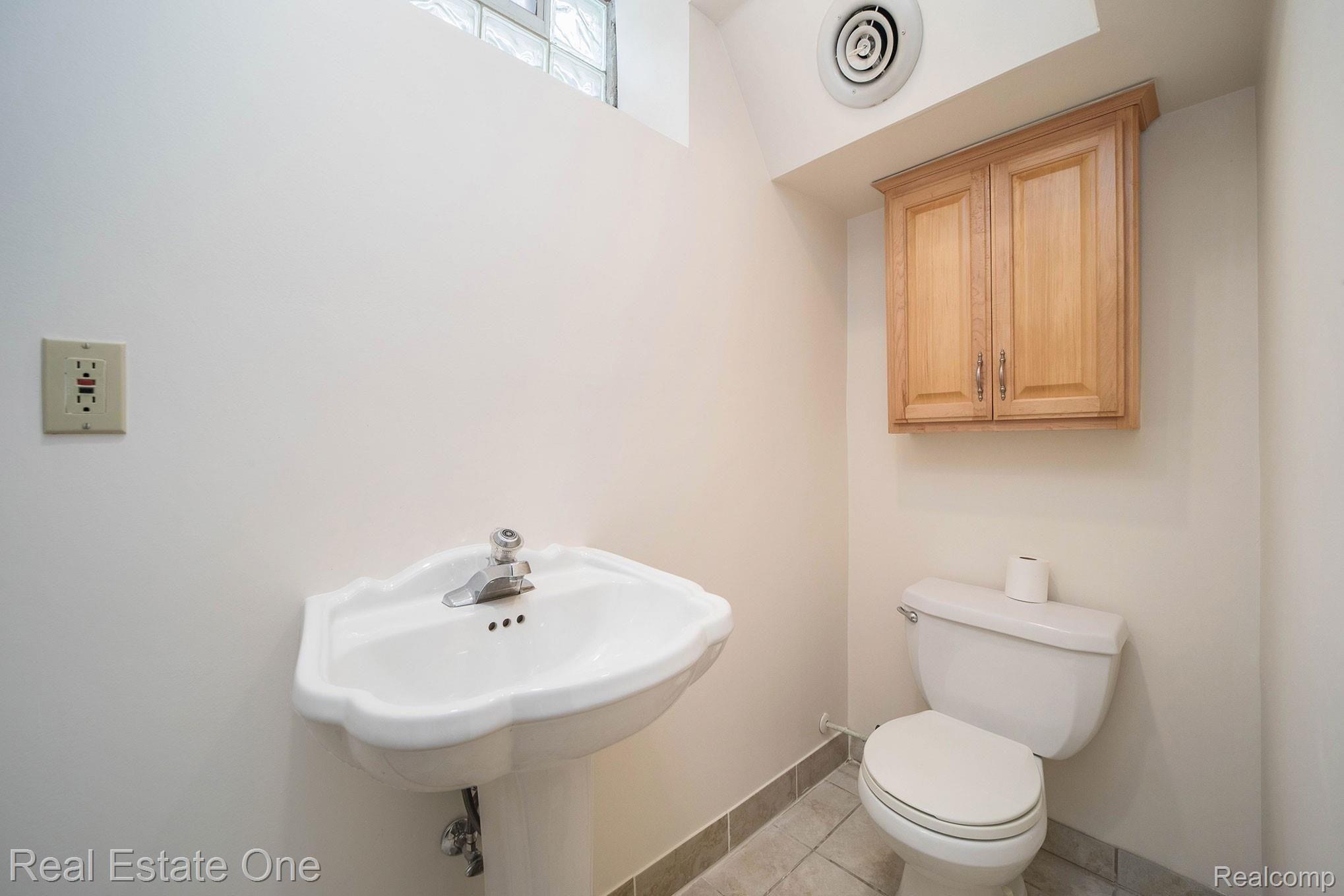 2711 Derby Road Troy, MI 48084 - Photo 22 of 26 017A7892.jpg