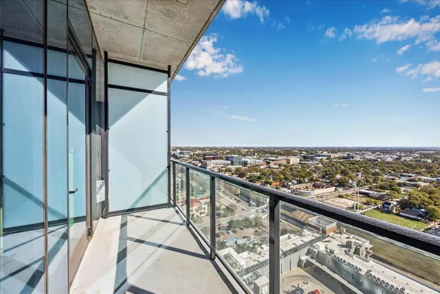 $2,850 | 610 Davis Street, Unit 2201, Austin, TX 78701
