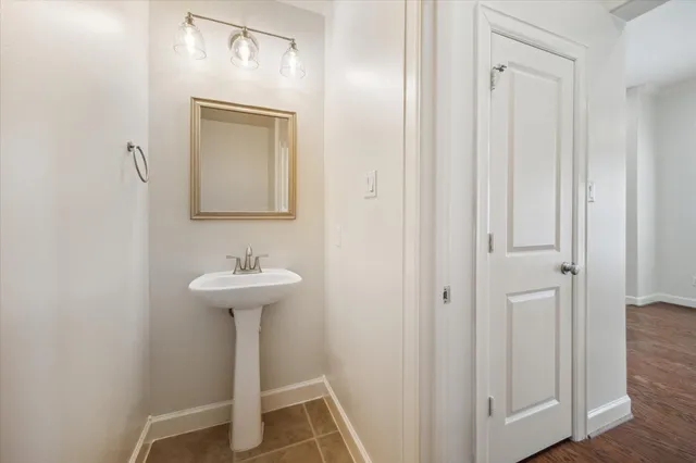 $2,700 | 1408 Birdsall Street, Unit C, Houston, TX 77007