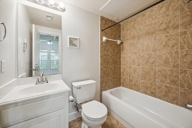 $2,700 | 1408 Birdsall Street, Unit C, Houston, TX 77007