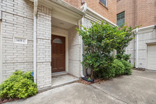 $2,700 | 1408 Birdsall Street, Unit C, Houston, TX 77007