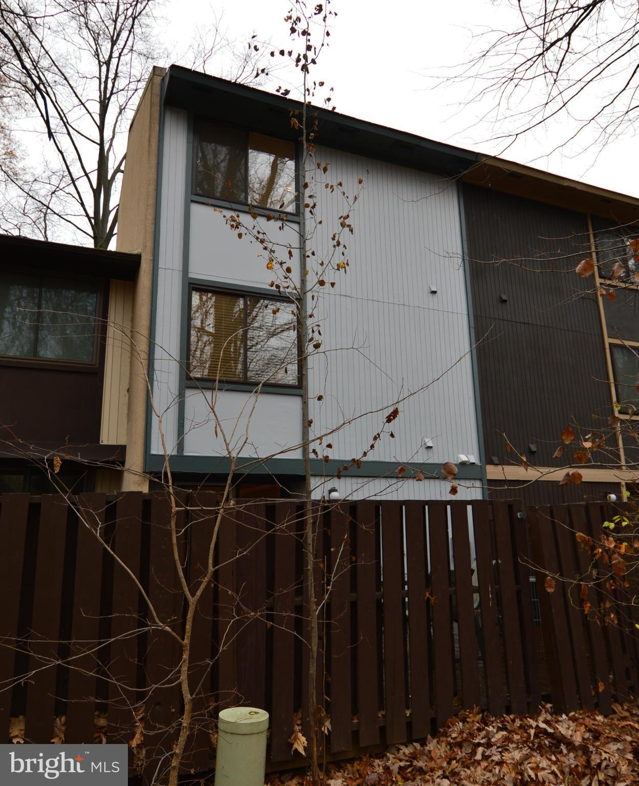 12148 Captiva Court Reston, VA 20191 - Photo 25 of 25 Exterior (Rear)