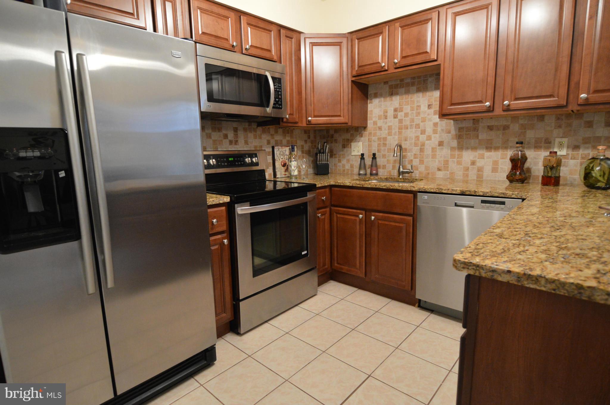 12148 Captiva Court Reston, VA 20191 - Photo 7 of 25 Kitchen