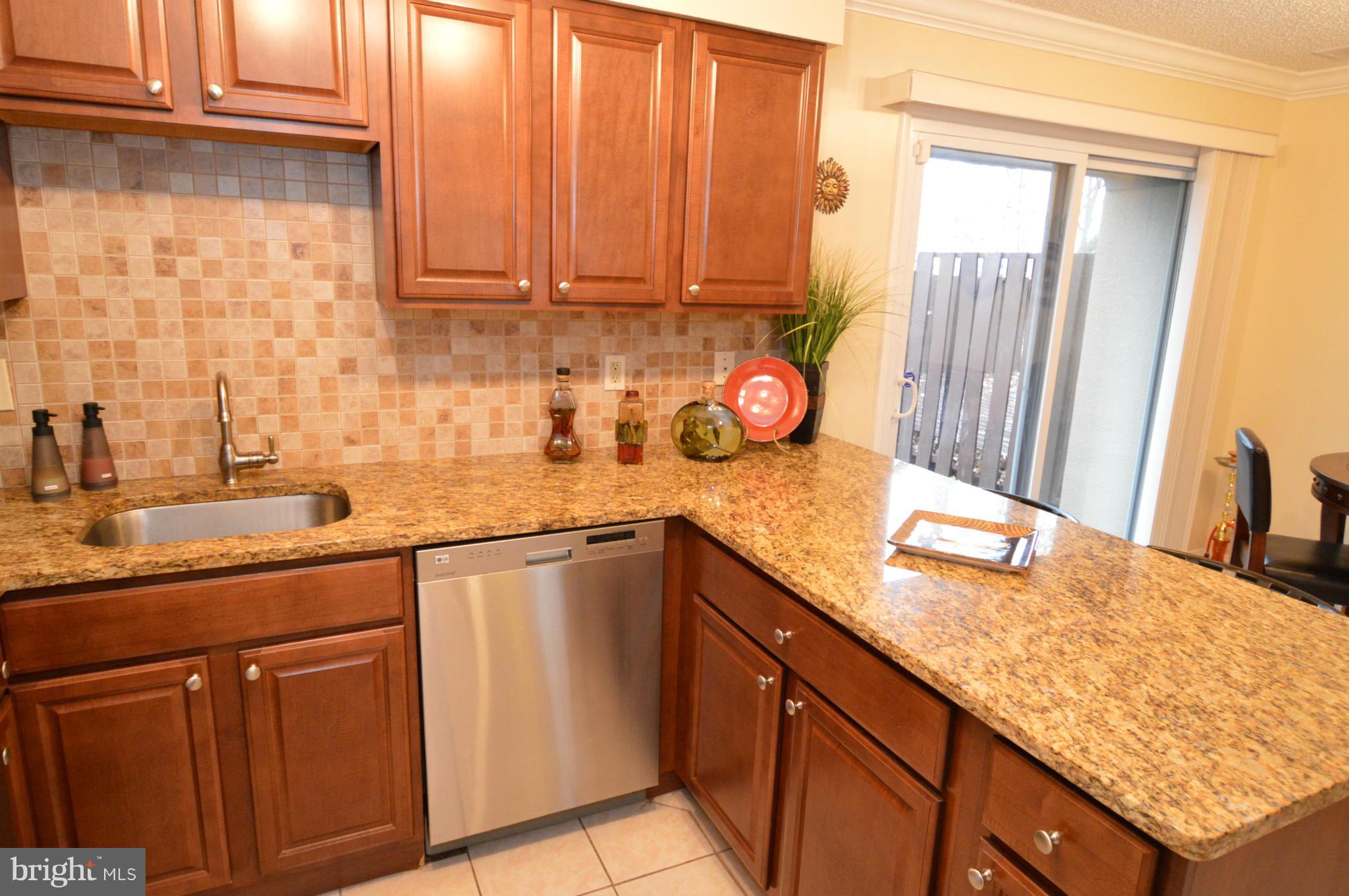 12148 Captiva Court Reston, VA 20191 - Photo 8 of 25 Kitchen
