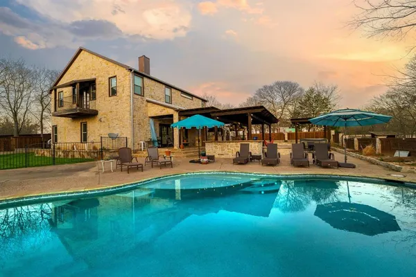 $915,000 | 689 Jim Cannon Road, Van Alstyne, TX 75495