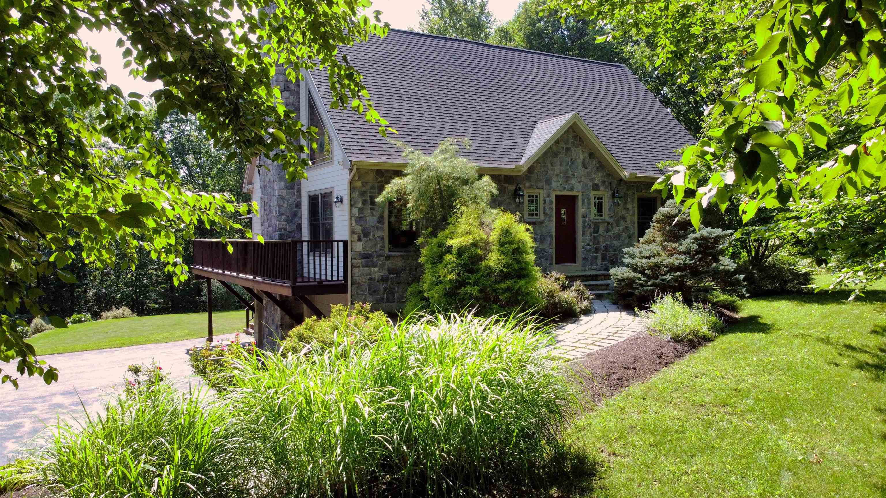 118 S Road Deerfield, NH 03037 - Photo 1 of 34