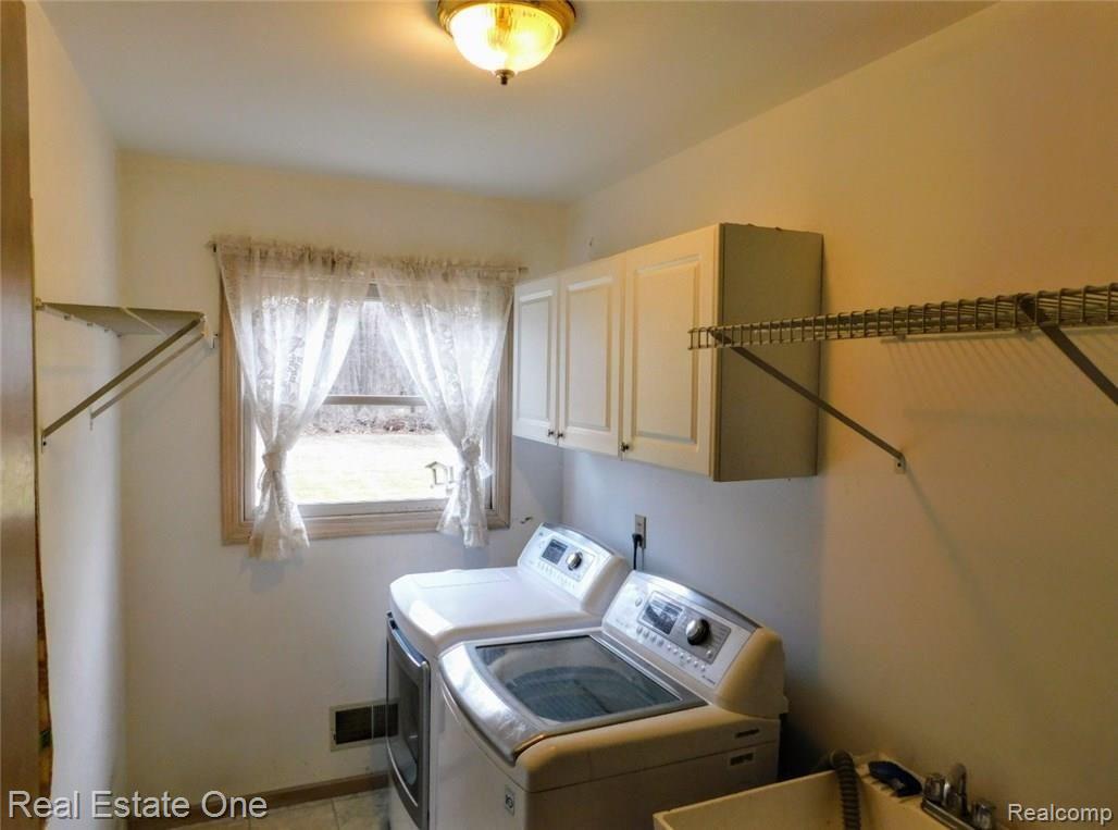 28020 Haas Road Wixom, MI 48393 - Photo 30 of 53 Laundry.jpg