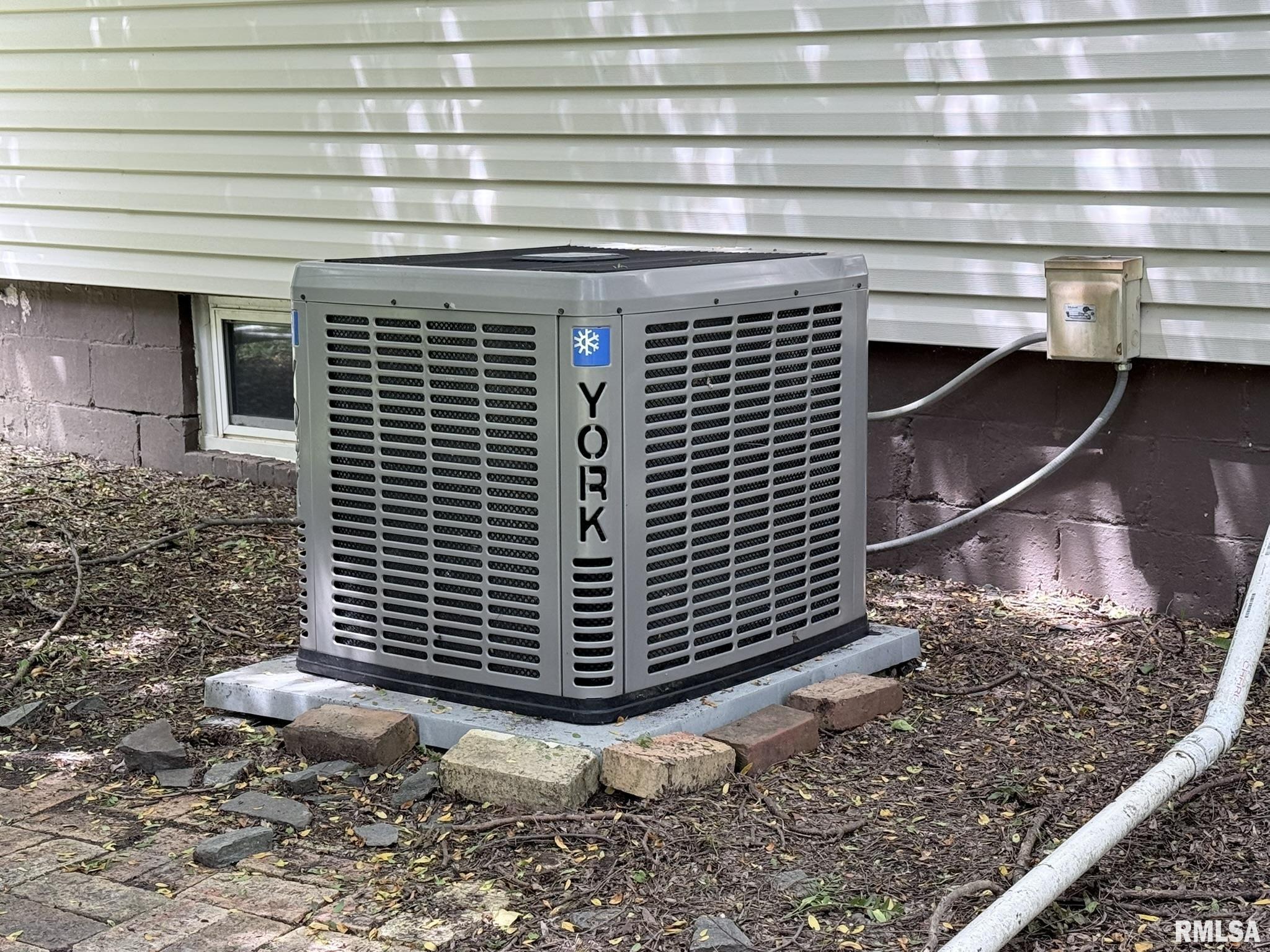 109 South State Street Henderson, IL 61439 - Photo 10 of 38